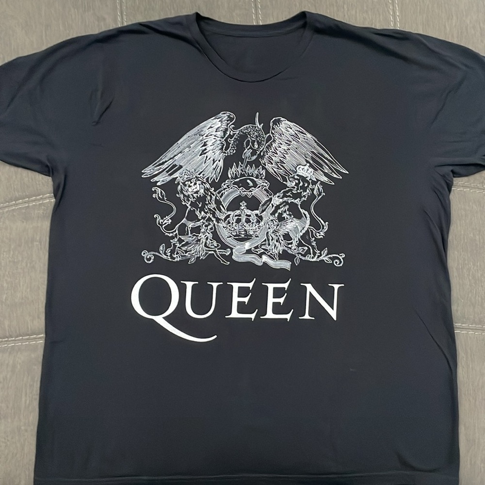 Queen - Picture 2 of 3